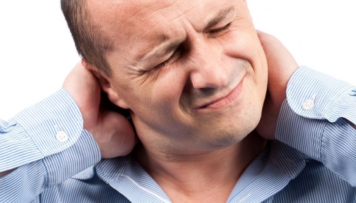 man_with_neck_pain