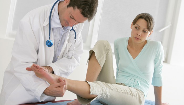 Femme - Examen de la cheville